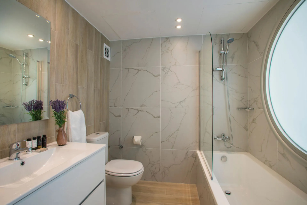 Standard Double room with inland view (full double bed)