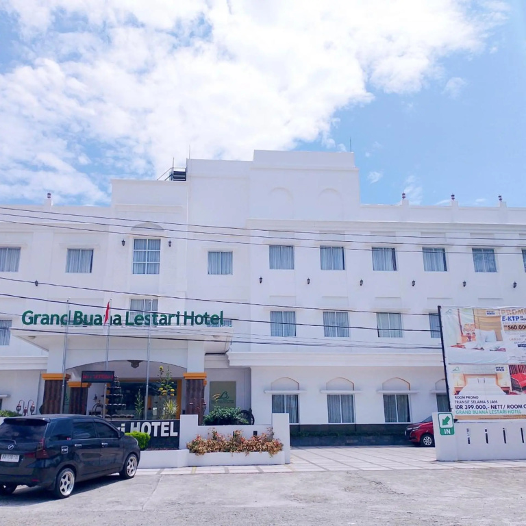Grand Buana Lestari Hotel in Padang