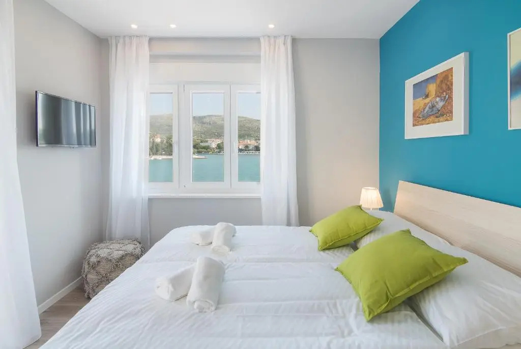 Deluxe Double room with balcony and with sea view (full double bed)