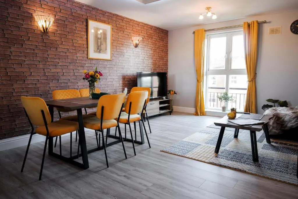 Mulberry - Luxury Two Bedroom Apartment - Free Netflix and Parking