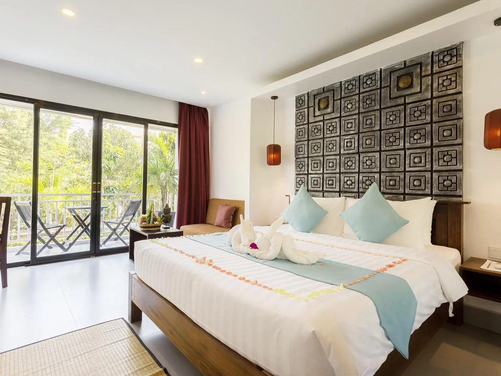 Deluxe Double room with pool view (full double bed)