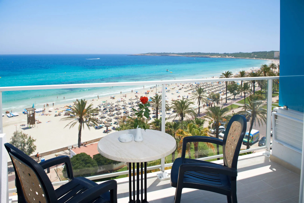Beach & Waterfront