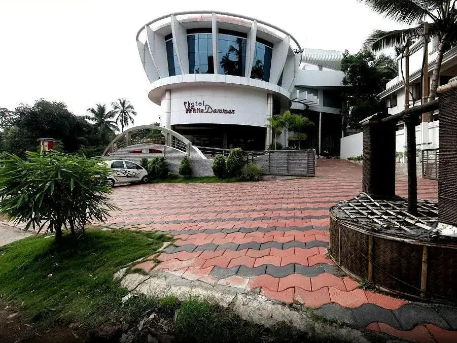 Hotel White Dammar