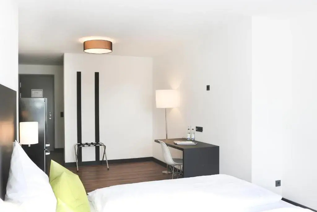 Deluxe Double room (full double bed)