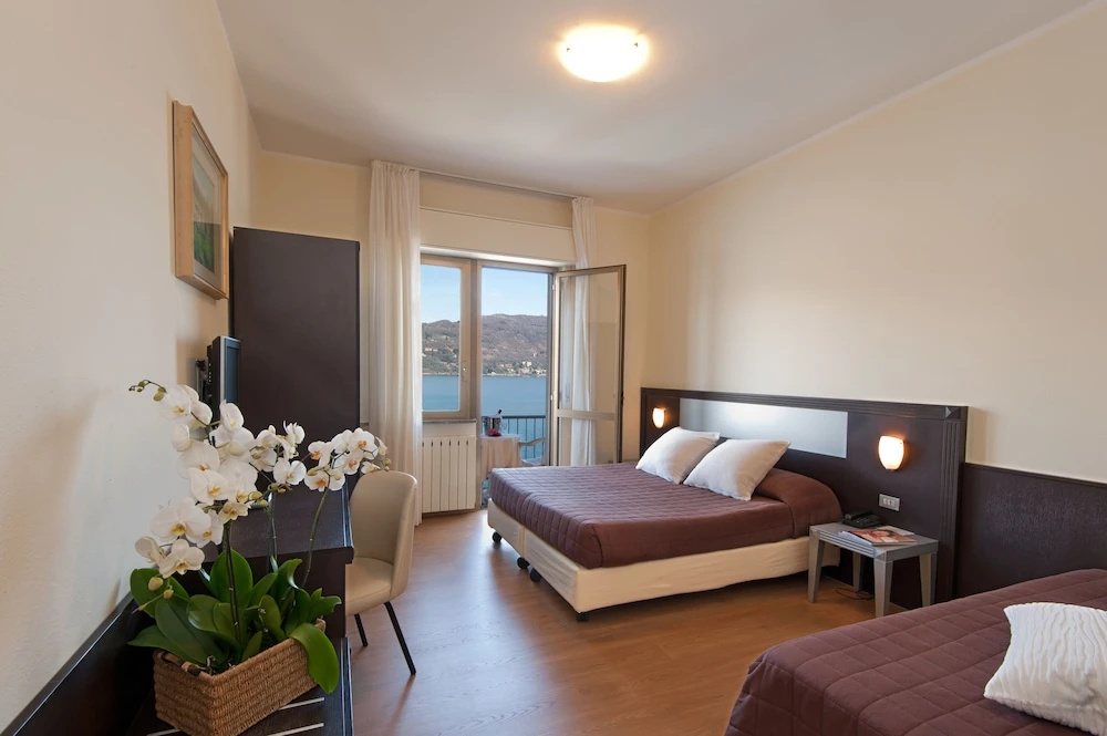 Superior Triple room with balcony and with lake view