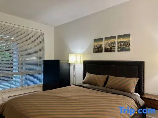 Spacious Modern 3BR Condo at UBC Quiet & Convenient