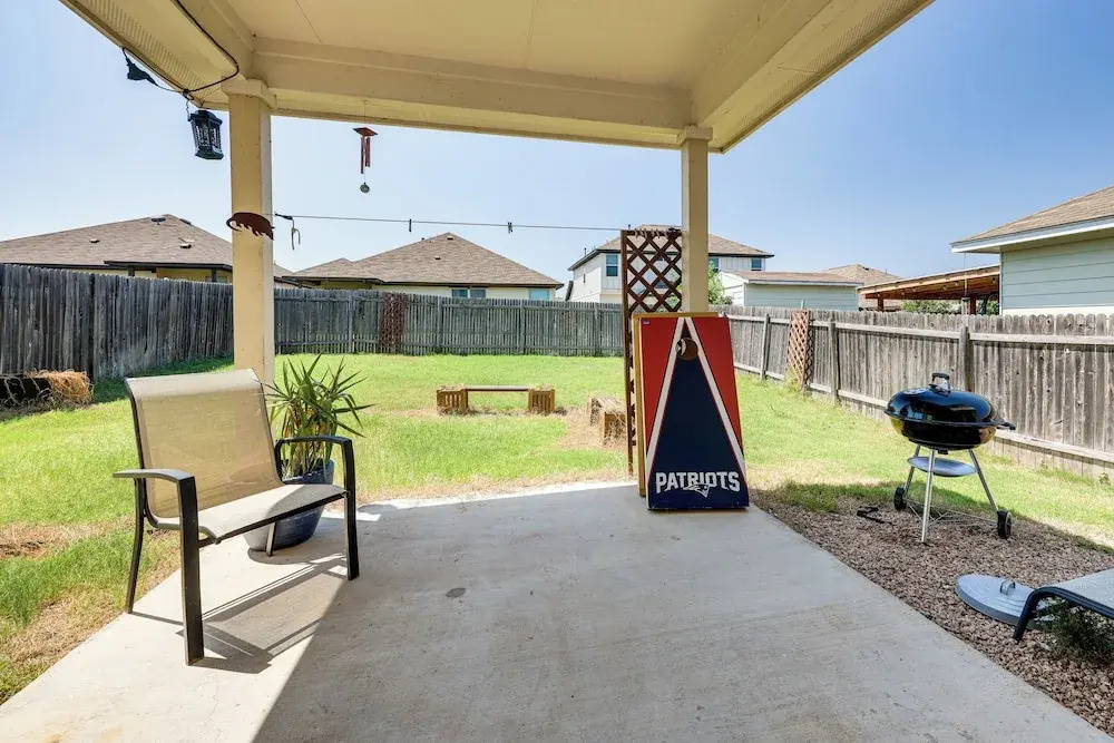 Family Home w/ Pool Access: 5 Mi to Downtown Buda!