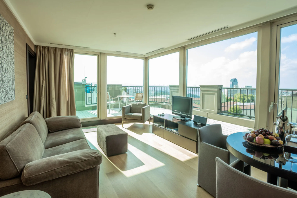 Balcony & Terrace