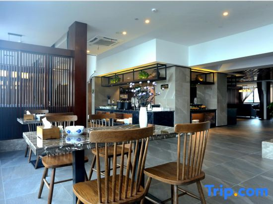 Food & Beverage