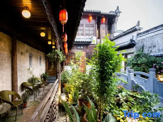 Fan's Courtyard Hostel