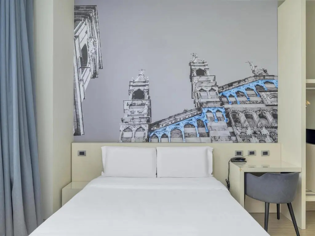 Double room (full double bed)