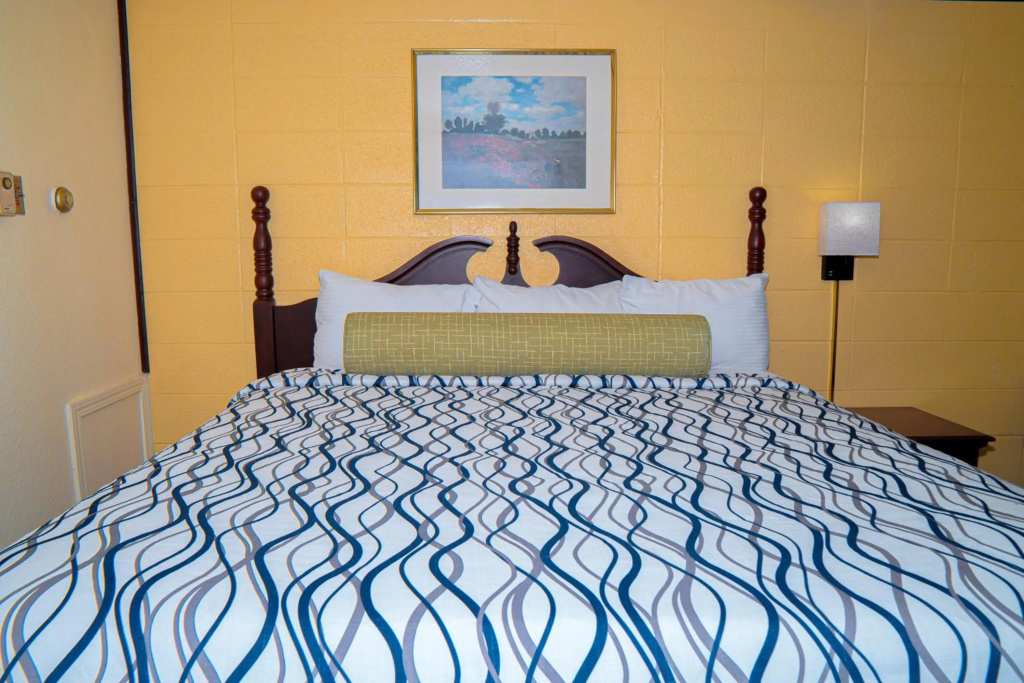 South Wind Inn — 3