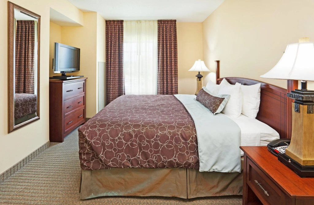Staybridge Suites Oak Ridge by IHG - Chambres