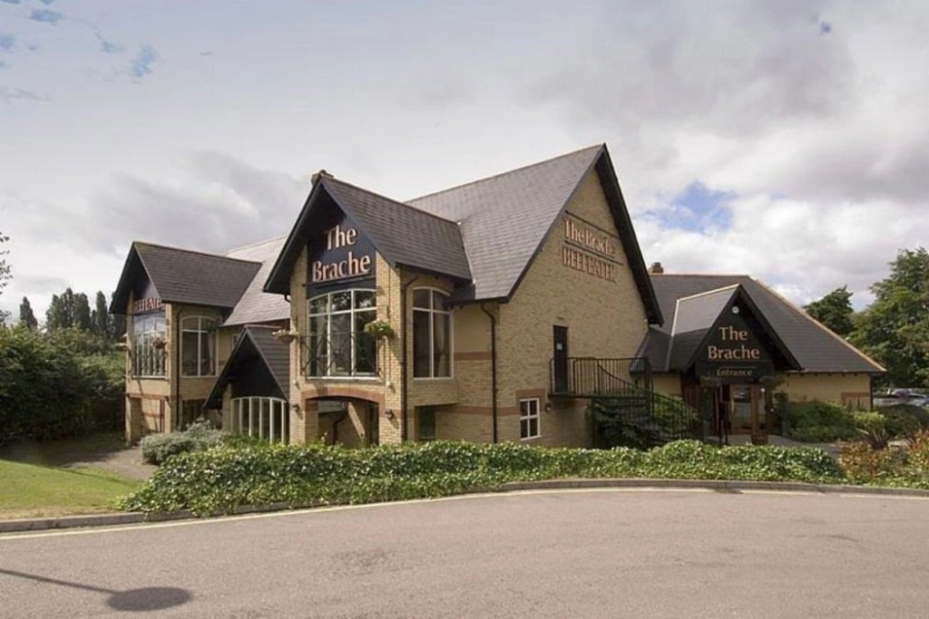 Premier Inn Luton Airport - фото 16