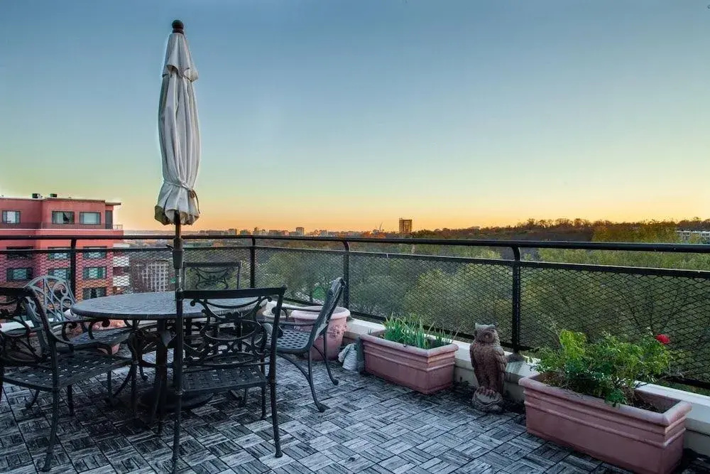Gorgeous Rosslyn Penthouse w Views Free Parking Metro Subway