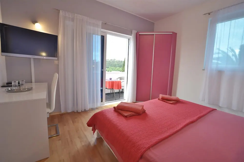 Premium Double room with balcony and with partial sea view (full double bed)