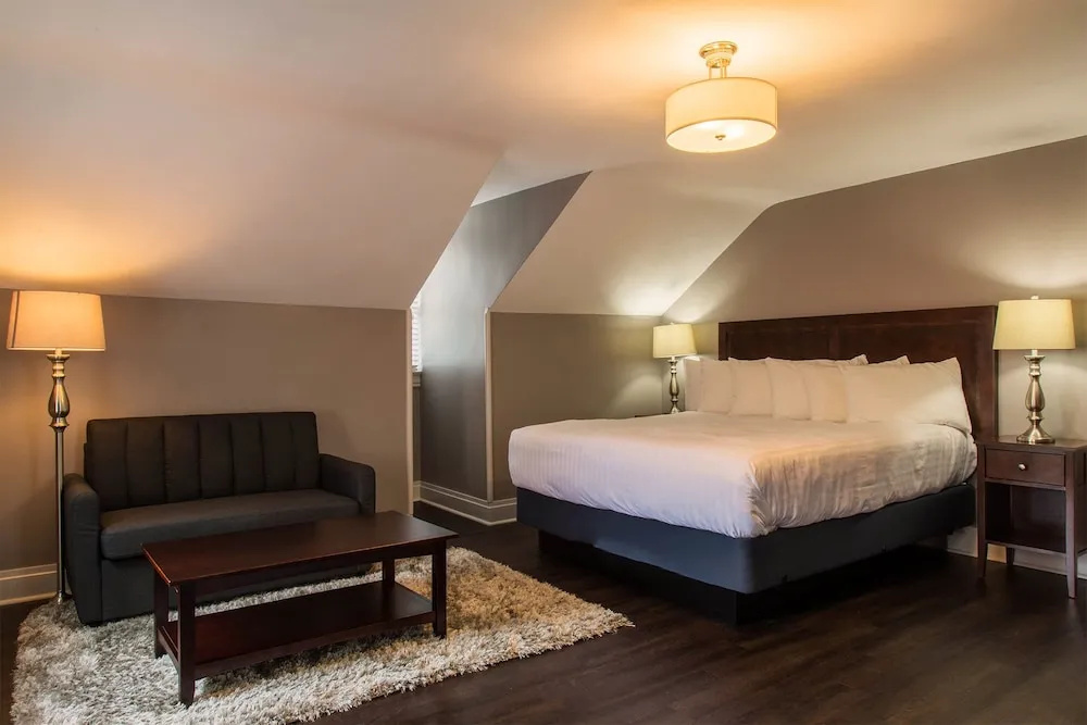 Deluxe Double room (full double bed)