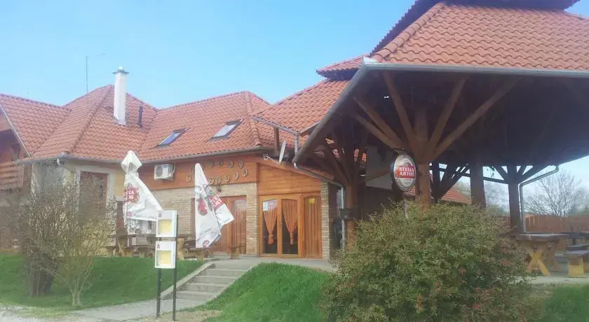Liliom Apartmanház Kehida