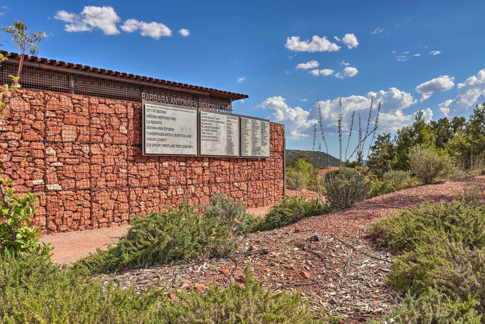 Romantic Sedona Suite w/ Patio < 1 Mi to Trails