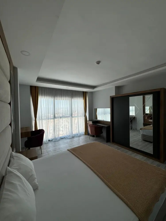 Luxury Suite with balcony and with lake view