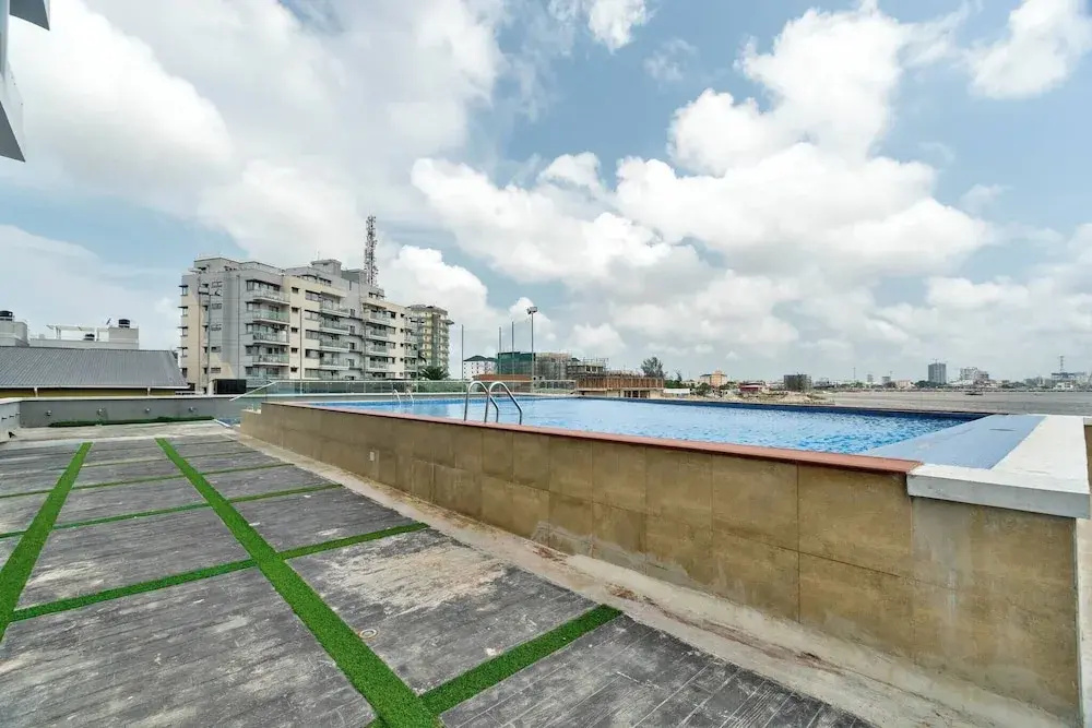 Chic Waterfront 2BR in Lekki Phase 1 - 5 Star Apt