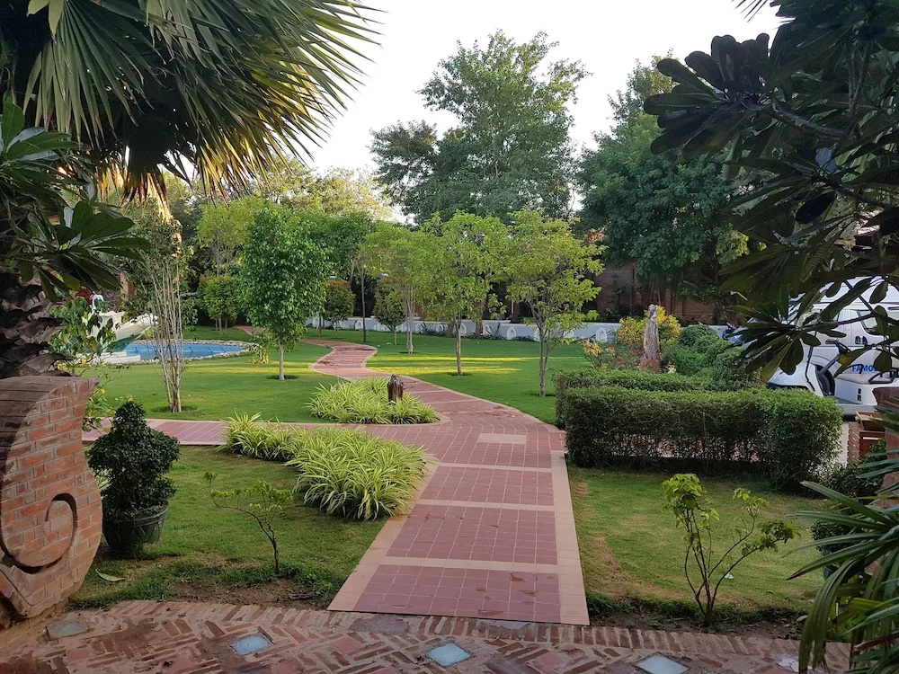 Famous Hotel Bagan - Chambres