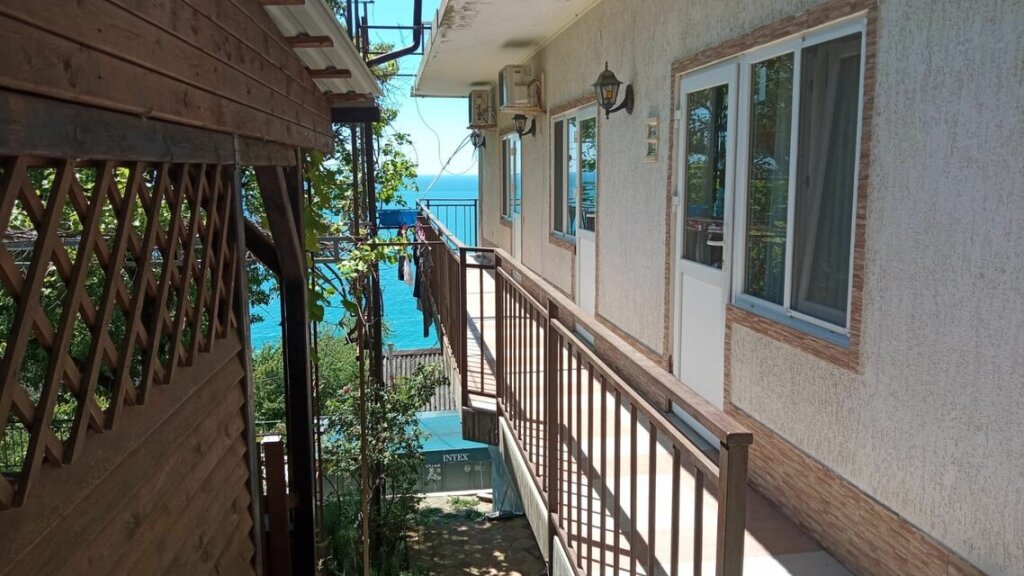 Квартиры в лазурном. Мини-пансионат «лазурный». Лазурная 13 стерлитамак. Отрадное крым частный сектор. База отдыха лазурное море.