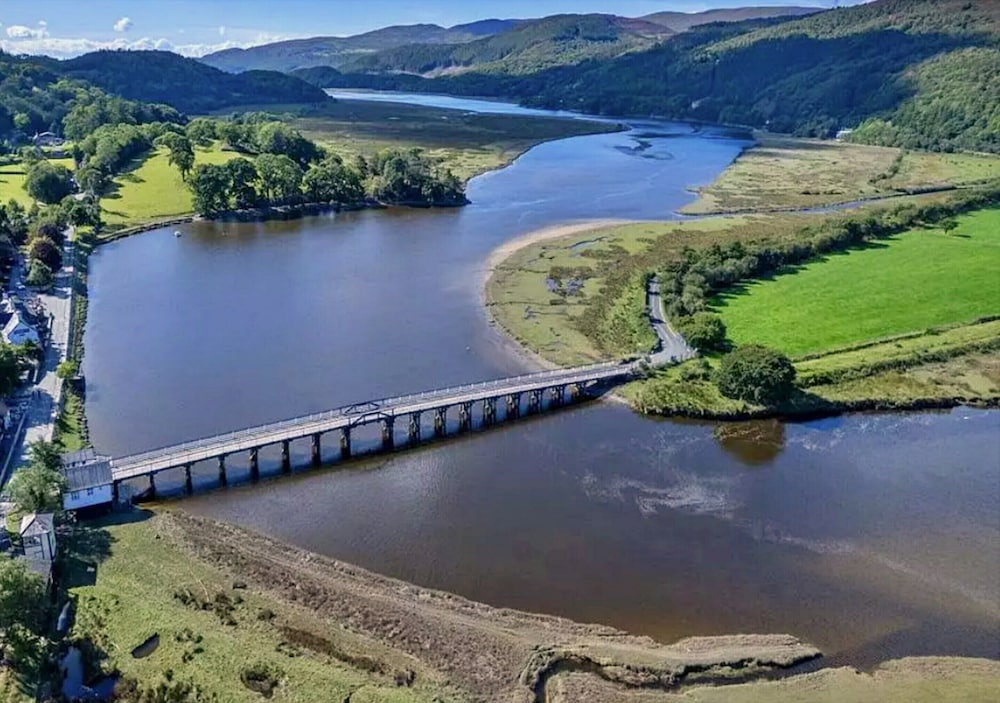 Cottage by Mawddach Trail With Stunning Views