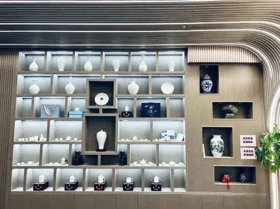 Four Seasons Jincheng Hotel (Five Avenues ZhiGu Subway Station)