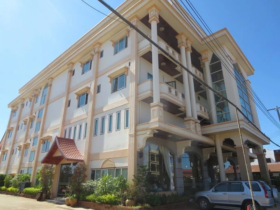 Ladtana Phetarmonchai Hotel