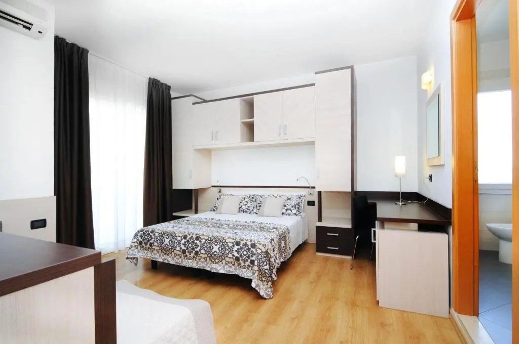 Standard Triple room with balcony