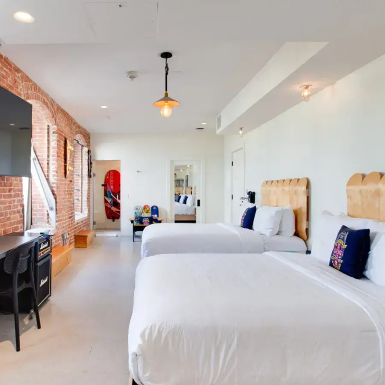 Standard Quadruple room with ocean view