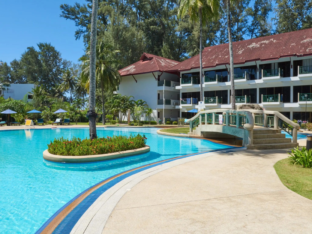Курортный отель Amora Beach Resort Phuket — фото