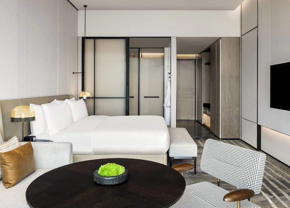 Executive Double room (full double bed)