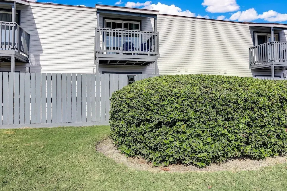 Fernandina Shores Condo with Private Balcony and Access to Pool by RedAwning