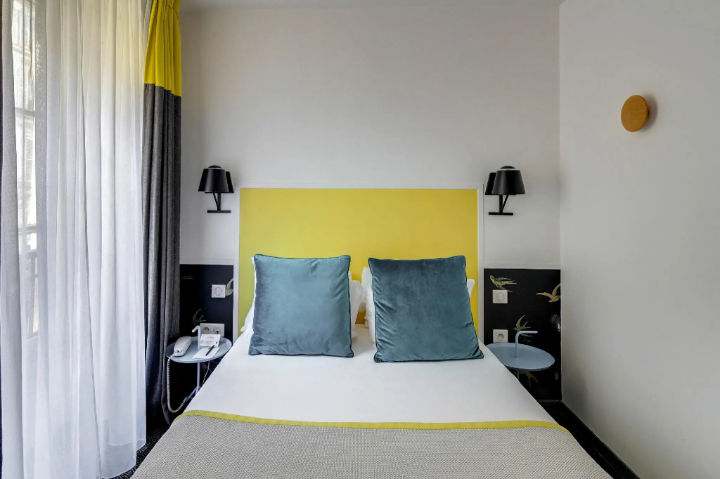 Double room (full double bed)
