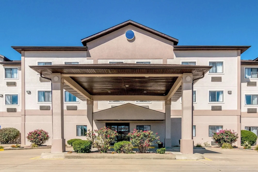Salem Inn & Suites