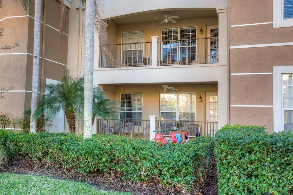 Orlando Escape 2 Bedroom Condo by RedAwning