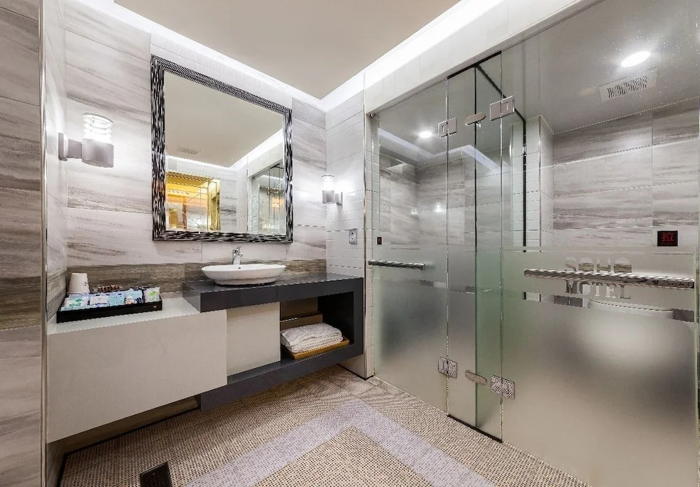 Luxury Double Suite full double bed