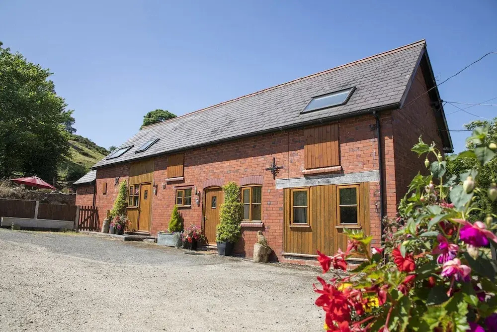One-bedroom Cottage in Llangollen, No Deposit