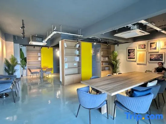 Baron Residence by manatidur