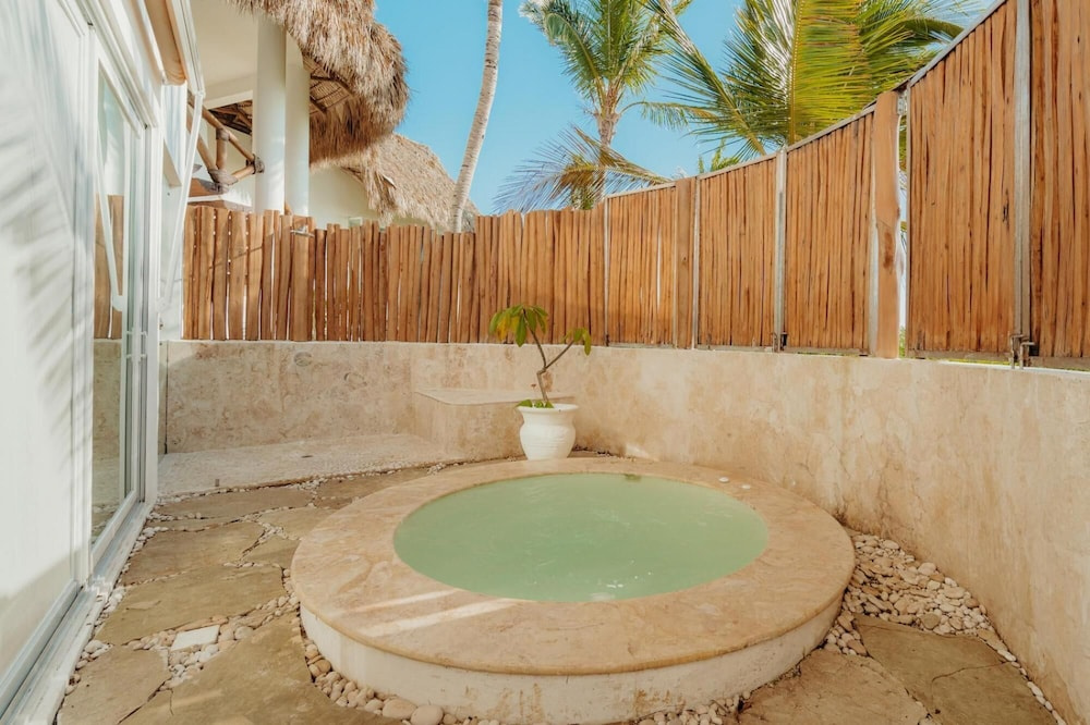 Unique Luxury Villa With Full Staff and Ocean View