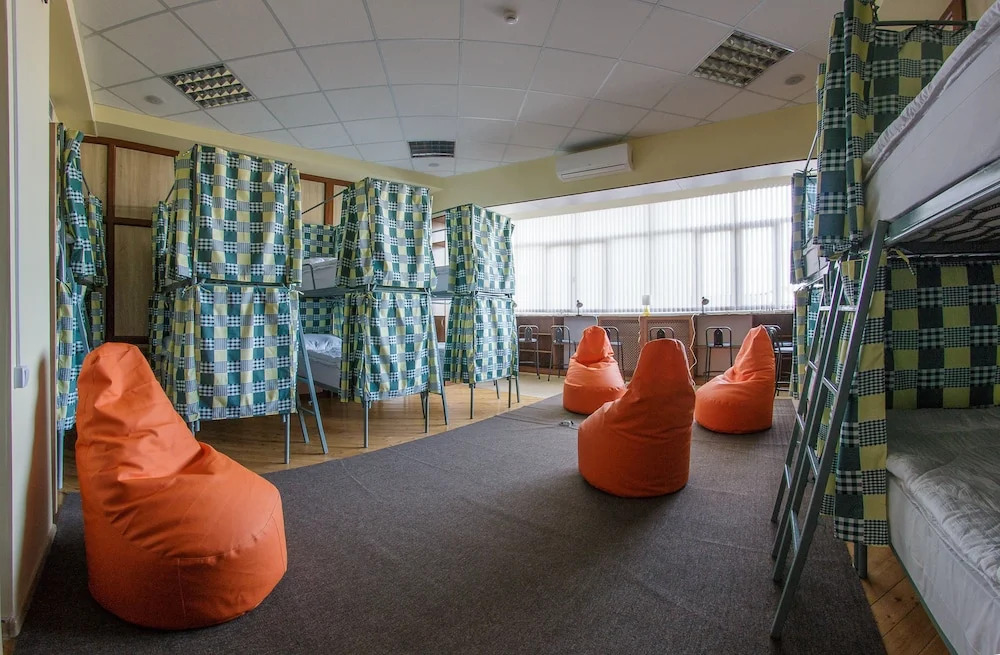 Кровать в общем номере в Good Inn