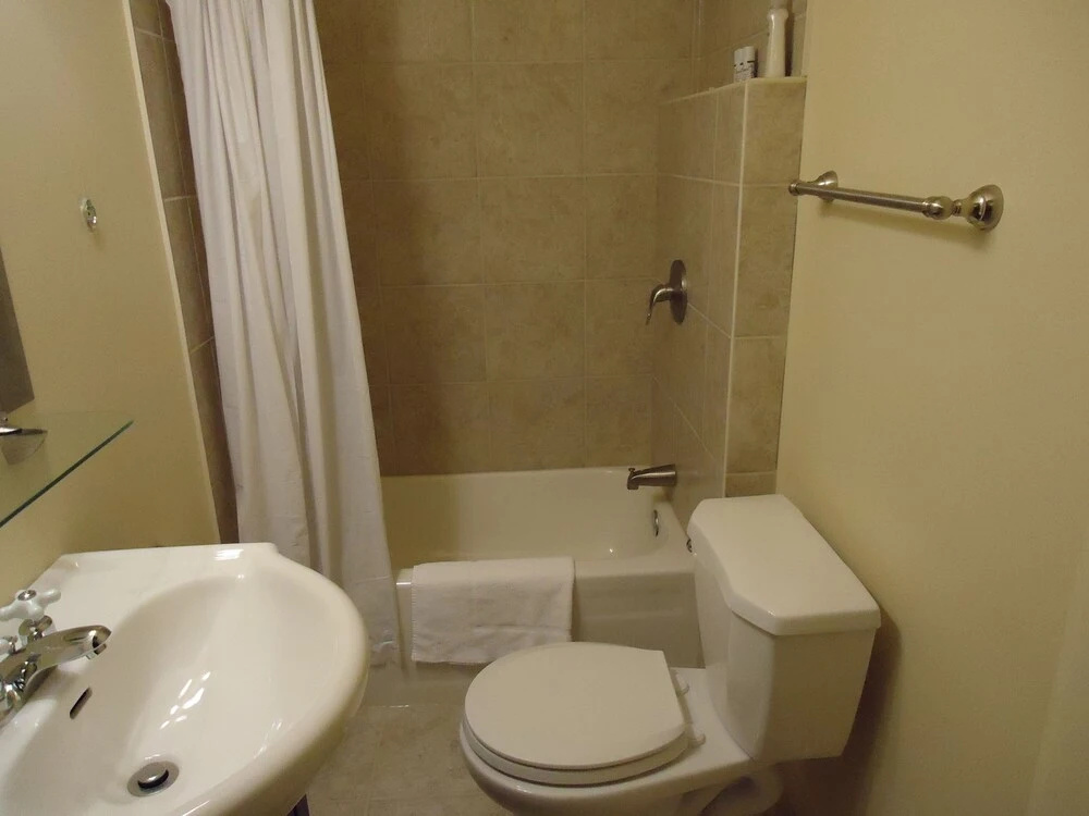 Economy Quadruple room
