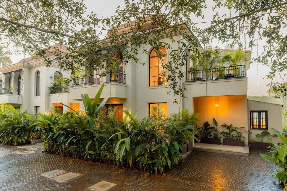 ELIVAAS 4BHK Luxury villa with Pvt Pool, Villa Verde, The Banyan Bliss