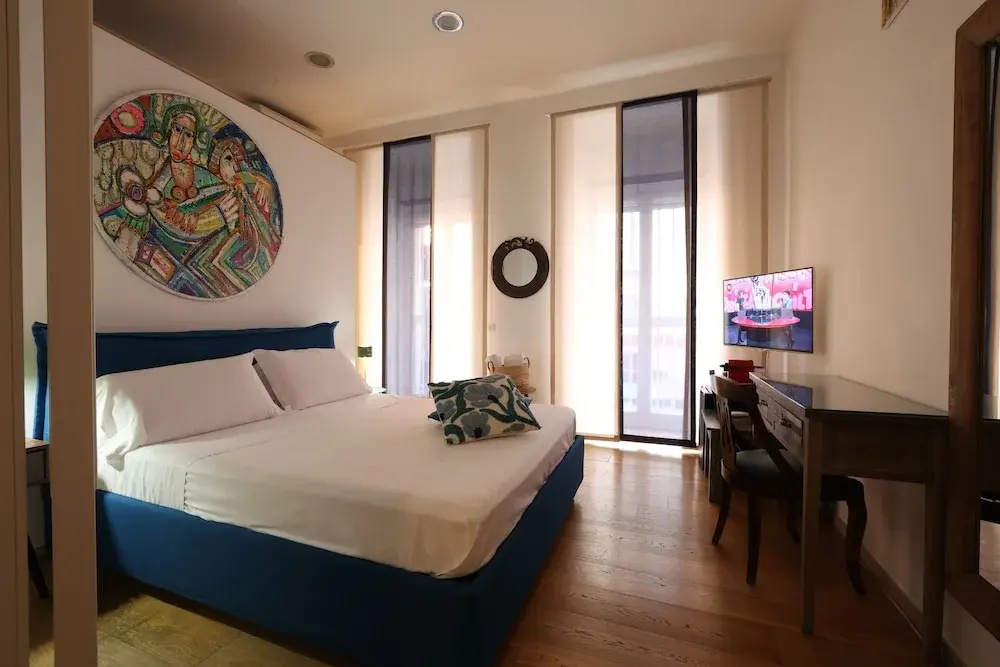 Deluxe Double room (full double bed)