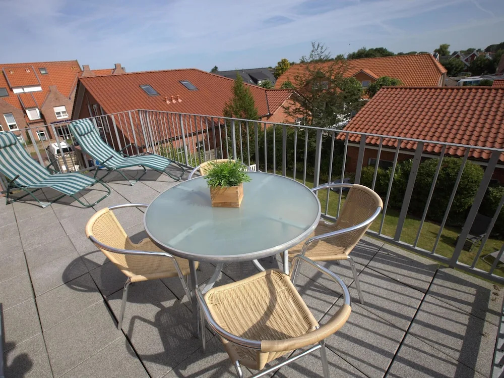 Apartment with balcony