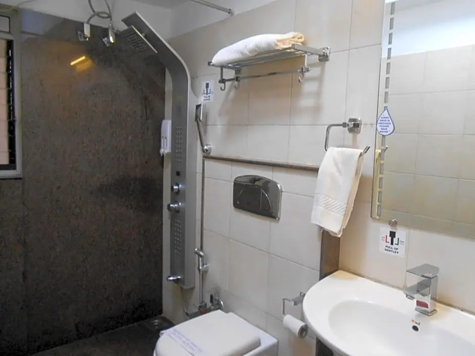 Executive Double room (full double bed)