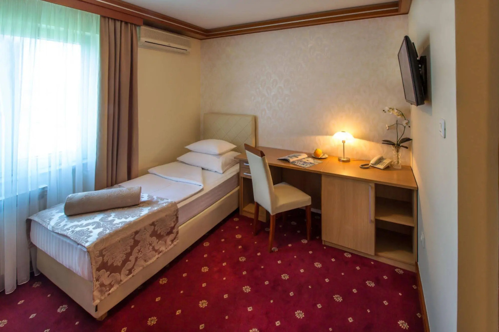 Cezar Hotel — 5