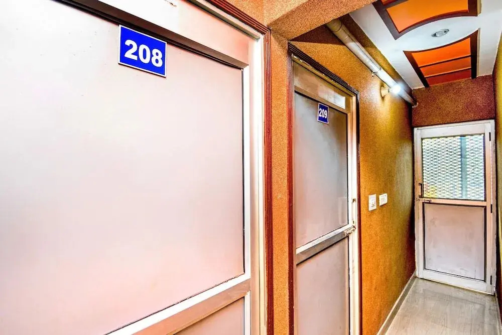Gaur Guest House by OYO Rooms